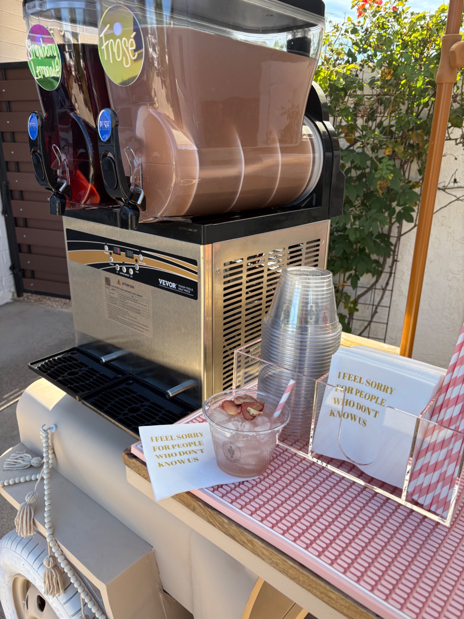 Frozen drink machine